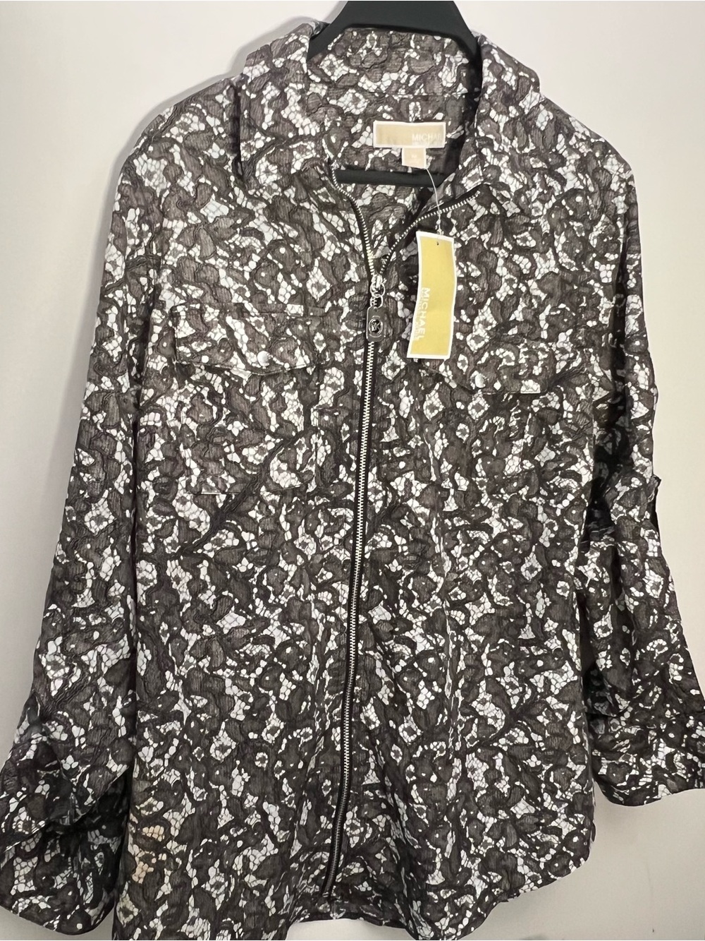Michael Kors green and White Lace-Print Zip front blouse Brand new size M